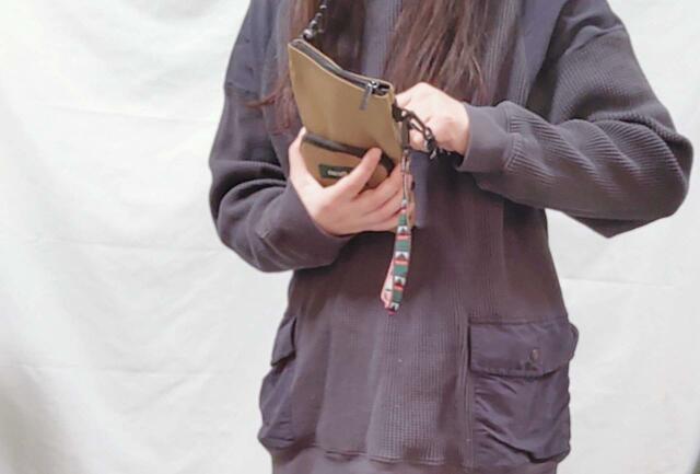 そのまま携帯も操作できる