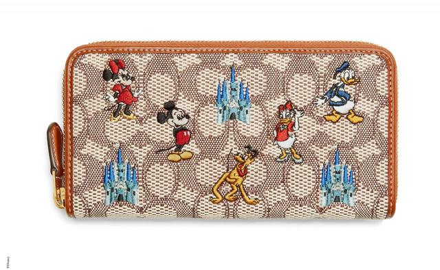 【DISNEY X COACH】アコーディオン ジップ ウォレット シグネチャー ミッキーマウス エンブロイダリー／¥60,500 (税込)