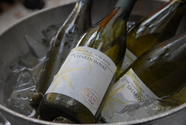 ソムリエが厳選したボトルワインを赤・白6種類を楽しめます