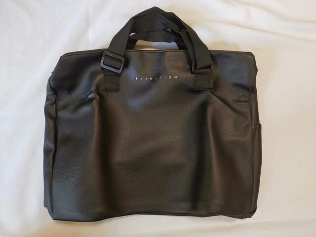 「MonoMax(モノマックス) 4月号」牛革風のシボ感があって高級感漂う