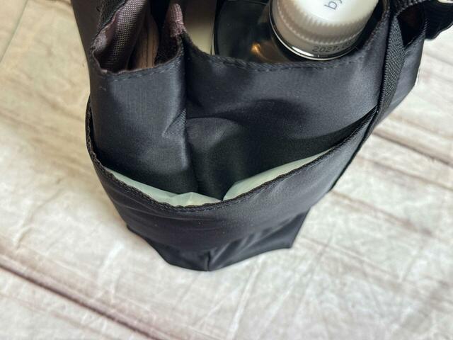 サイドのポケットにポケットティッシュをイン