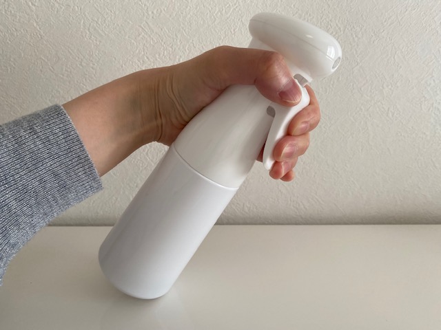【ニトリ マイクロンスプレー】トリガーの動きはスムーズ、硬さも他の2商品と大差なし！