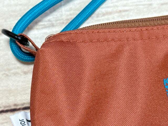 素材はポリエステル。厚手で丈夫な生地