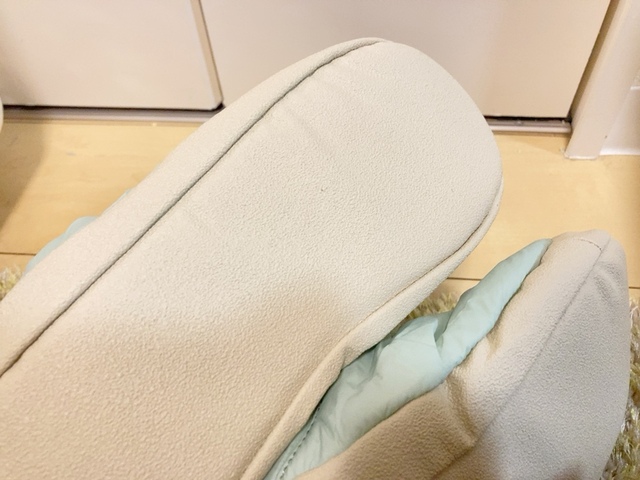 【ワークマン ヘヤルームブーツ】表底には塩化ビニル樹脂のコーティングが施されていて滑りにくいので、フローリングの上でも安心して歩けます♪