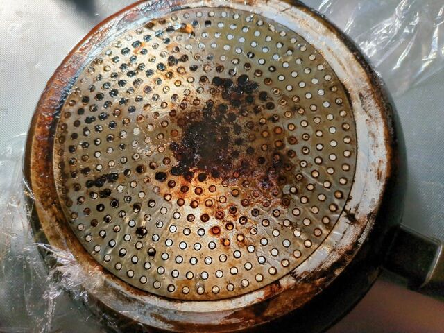 【こげとりぱっとビカ 万能タイプ】使用前。焦げたフライパンでも試してみます