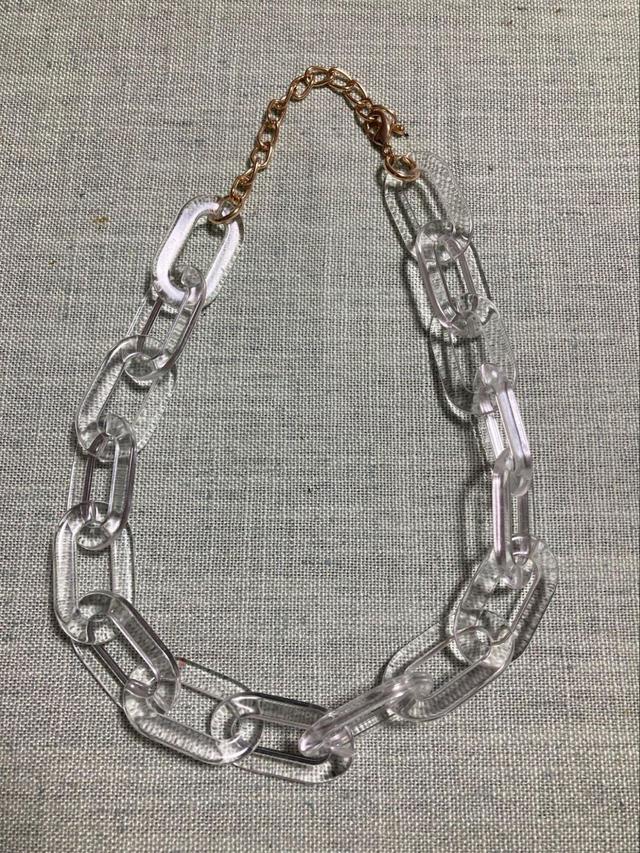 【GU（ジーユー） ビッグチェーンネックレス】大きなチェーンが特徴的