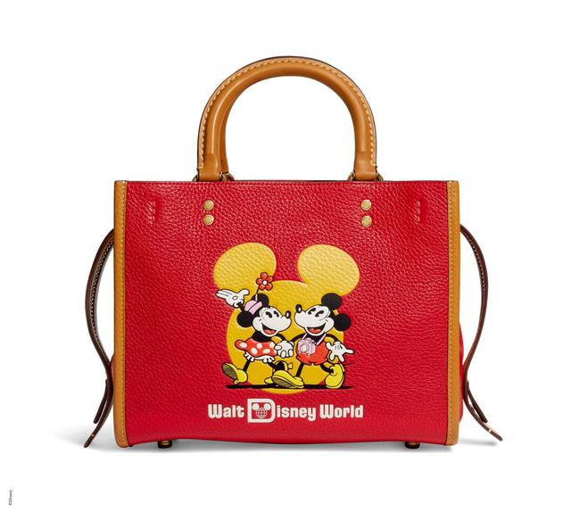 【DISNEY X COACH】ローグ 25 ウィズ ミッキーマウス アンド ミニーマウス モチーフ/¥110,000 (税込)