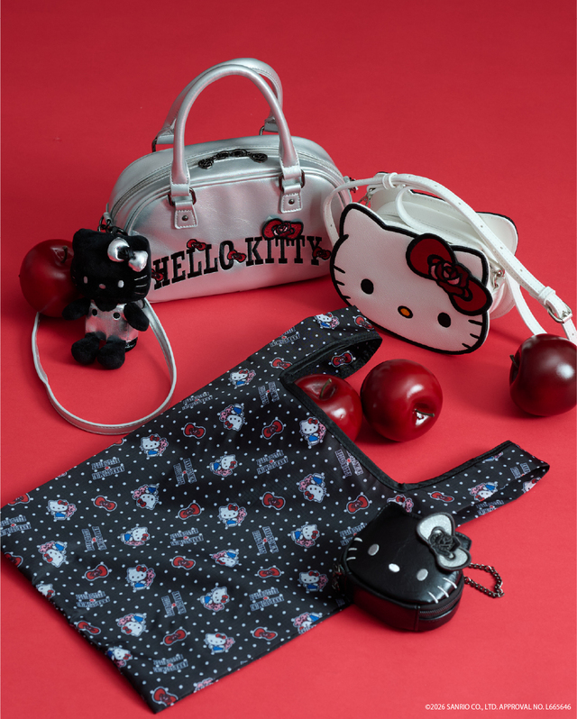 【ANNA SUI mini × HELLO KITTY】リボンショルダーバッグ/¥15,180(税込)　ボストンバッグ/¥14,080(税込)　ぬいぐるみチャーム/¥8,690(税込)　ポーチ付きエコバッグ/¥8,690(税込)