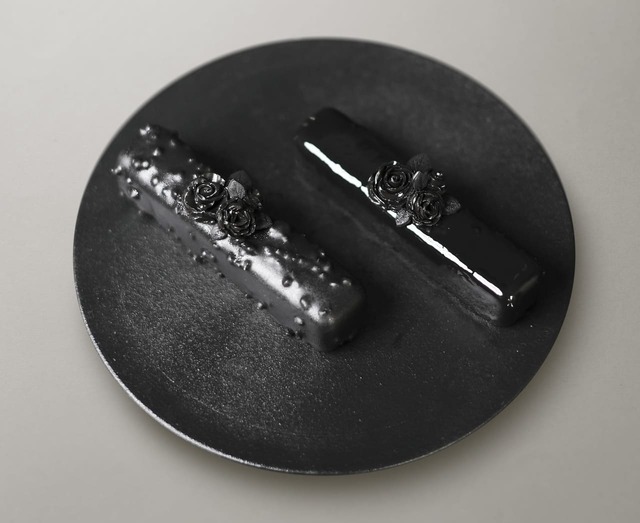 「BLVCK PARIS（ブラックパリ）」BLVCK CHOCOLATE TERRINE／3,024 円、BLVCK CHEESE TERRINE／2,592 円