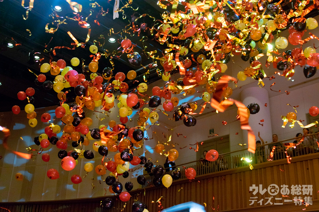 最後に大砲を撃つと、会場からバルーンが飛び出した｜『インクレディブル・ファミリー』ジャパンプレミア