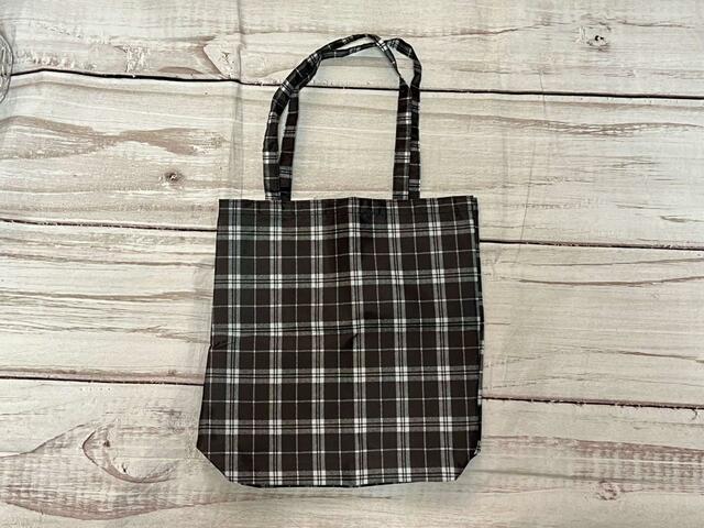 バックは装飾がないシンプルなデザイン