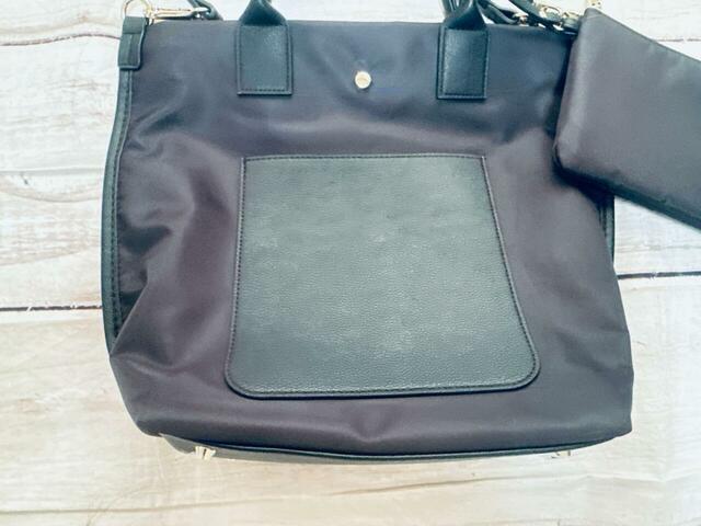 フロントにオープンポケット付き！