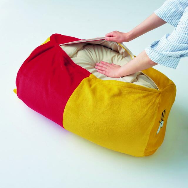 抱き枕になる布団収納袋(選べるキャラクター)｜￥3,990（税込み）