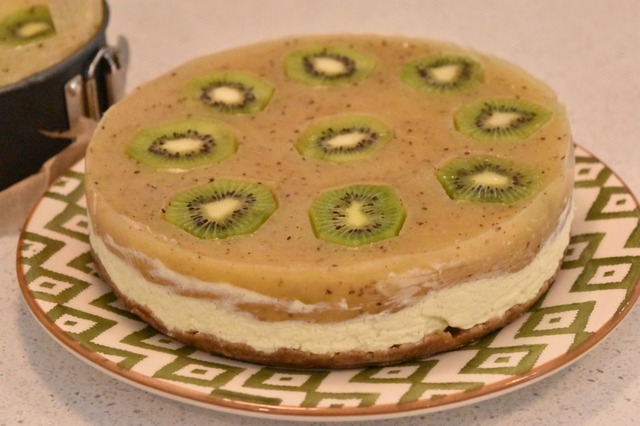 キウイをたっぷり使用したケーキ