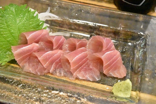 マグロも揚げ物の合間にサッパリと