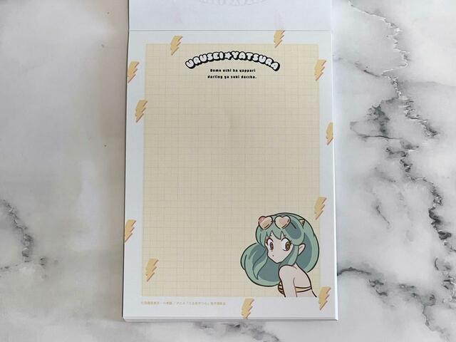 【100円ショップ×うる星やつら】稲妻モチーフの絵柄はイエローが基調