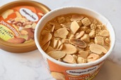 【ハーゲンダッツ】スライスアーモンドとバタークッキーをトッピング