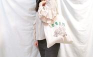 【sweet付録】マルディメクルディ×紗栄子「B4トート＆保冷・保温巾着」フリルのかわいいブラウスと合わせてみた