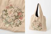 「Golden Lily」¥4,400（税込）【モリスデザイン刺繍 コーデュロイ トートバッグ 60×40cm】