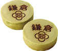 鎌倉焼 1個60円胡麻餡の上品な甘みと抹茶の風味が相性抜群。箱買いして贈り物にしても。｜arbrenoir YAKUMI