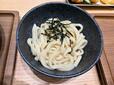 【小麦晴れ 食べ放題/ぶっかけうどん】おかわりのぶっかけうどんです。少し味が薄く感じたので、机の上のだししょうゆをかけて食べました