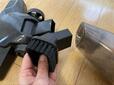 【激安スティック掃除機】細かな部分を掃除できる2つのアタッチメントつき