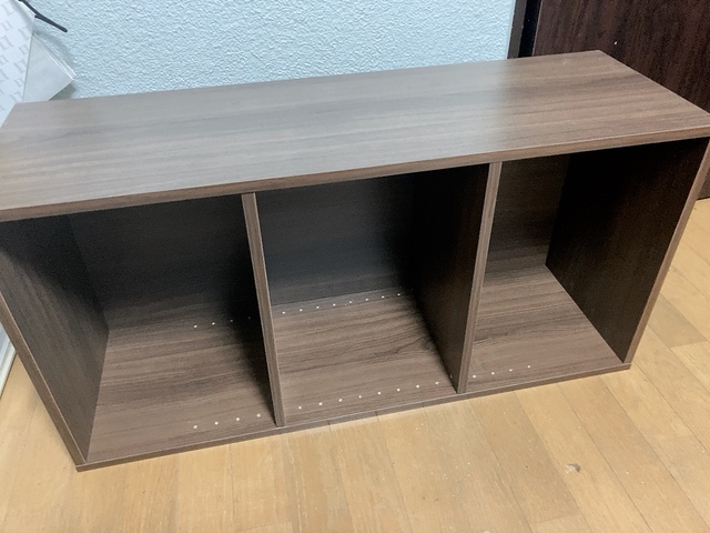 【カインズ カラーボックス 可動棚収納ボックス 3段】スタンダードに3等分した位置に棚をつけました