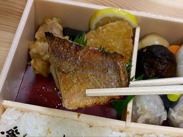 【崎陽軒】魚も隠れています♪