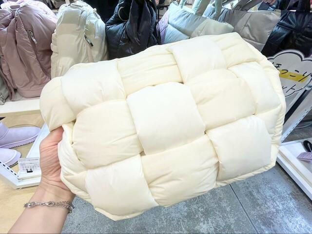 【ワークマン リペアテック中綿編み込みショルダー】中綿入りでふわふわ。撥水加工付きで汚れや水にも強い仕様です◎