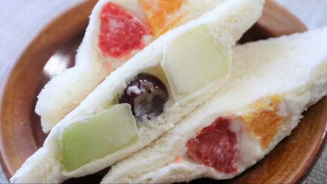 【トップバリュ サンドイッチ用食パン×ギリシャヨーグルト】簡単萌え断フルーツサンド