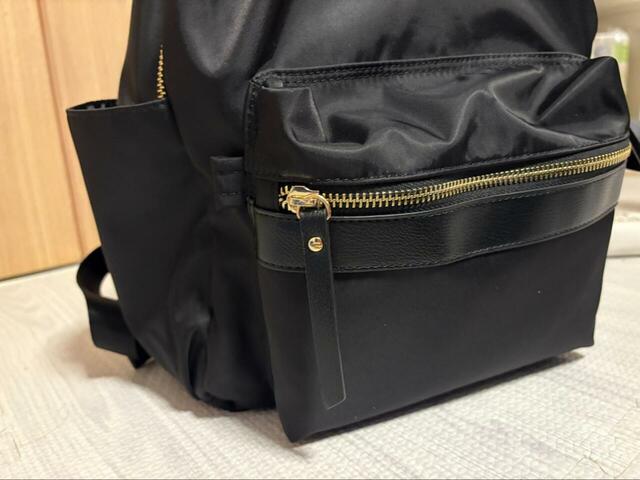 【GLOBAL WORK　撥水軽量10ポケリュックミドル】外側には6つのポケットがあり、十分な収納力があります◎