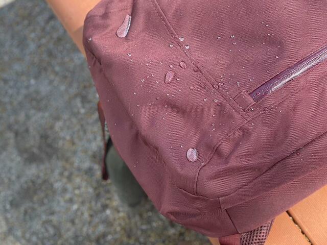 【WORKMAN　防水デイバッグ】水もしっかり弾く！