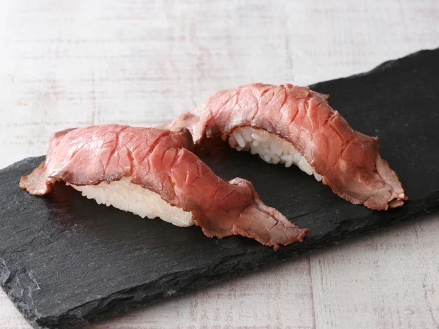 『ザ ブッフェ ニューマーケット イオンモールむさし村山』ローストビーフ寿司