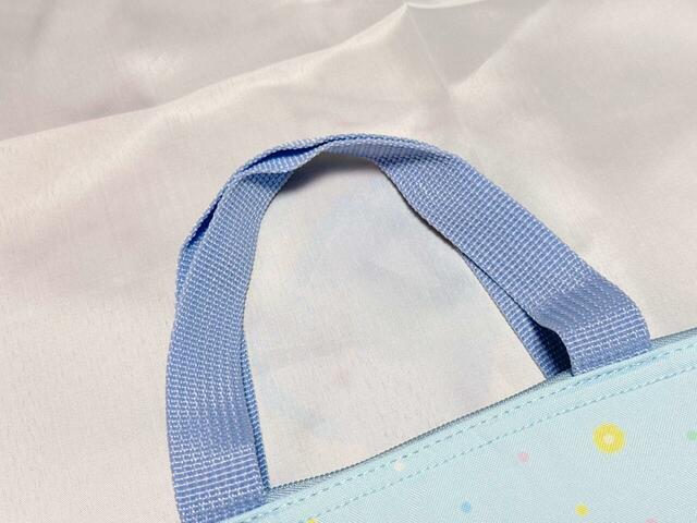 【ファミリーマートオリジナル サンリオキャラクターズ当りくじ】保冷バッグ：5等「保冷バッグ シナモロール」持ち手：（約）30cm