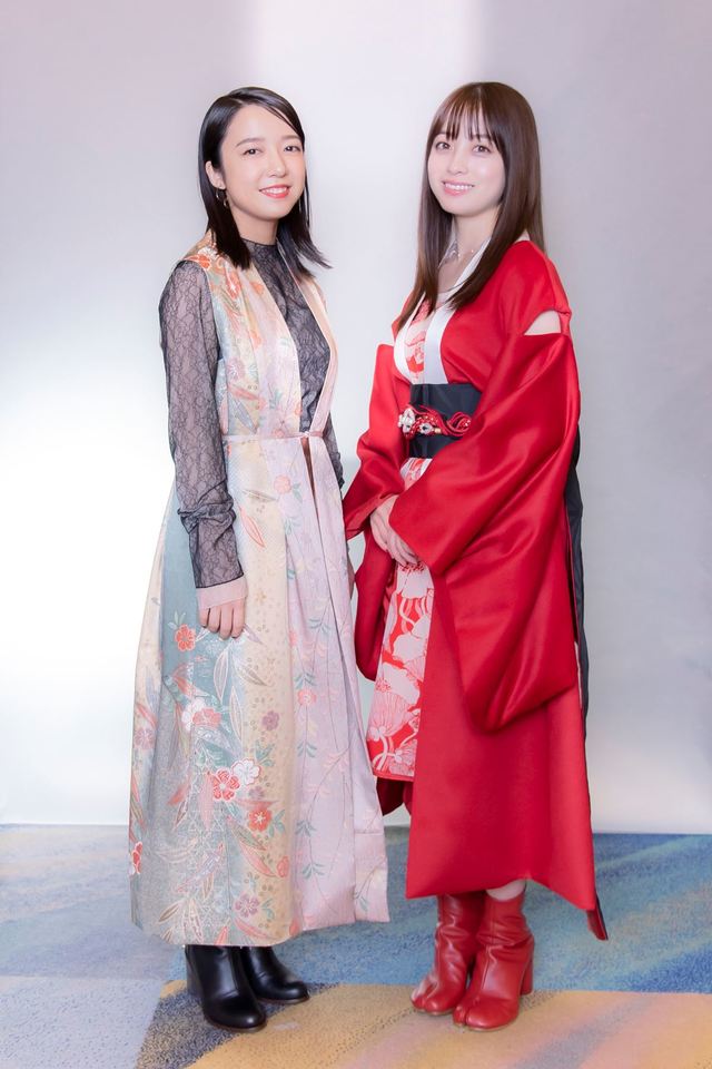 右から　橋本環奈、上白石萌音