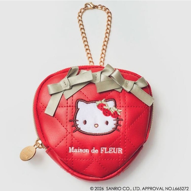 【ハローキティ×Maison de FLEUR】『Maison de FLEUR×HELLO KITTY いちごチャームBOOK』（宝島社）3190円／いちご形のチャームの上部は、ヘタに見立てたリボン付き