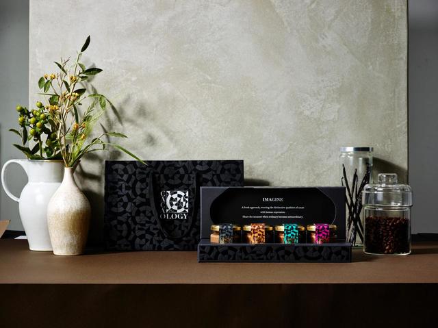 高級感のある黒い箱はリッチな気分に♪