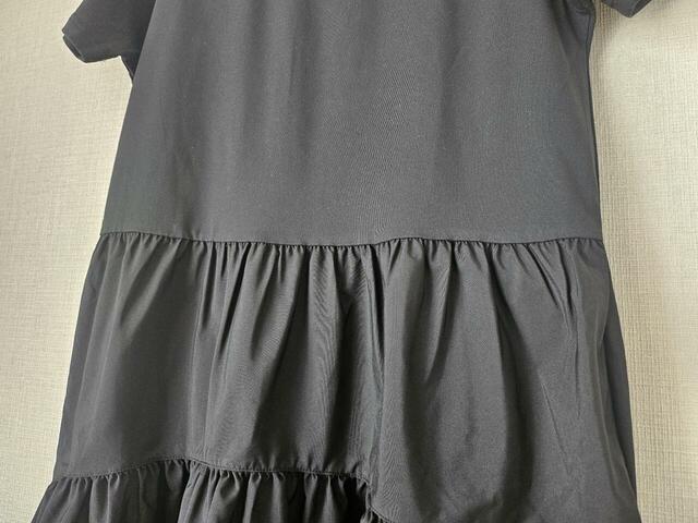 【coca　シルキータッチドッキングギャザーワンピース】切り替え部分が腰よりやや上にあるため、スタイルアップ効果も期待できます！