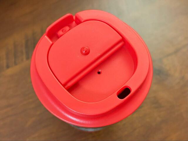 【スターバックスコーヒー　ホリデー2024ステンレスタンブラーレッド355ml】フタの飲み口部分です