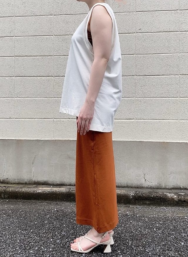 【UNIQLO（ユニクロ）】エアリズムコットンスリットスカート　ブラウンSサイズ着用