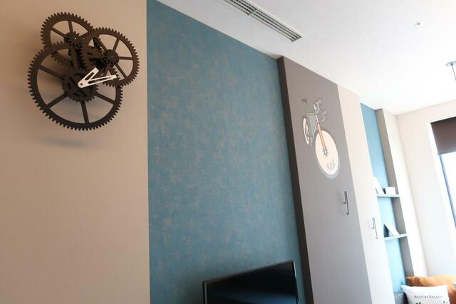 【BEB5土浦】サイクルルームの時計がギアでかわいい