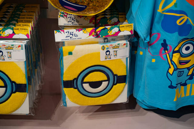 マフラータオル 2,400円｜ユニバーサル・スタジオ・ジャパン25周年グッズ