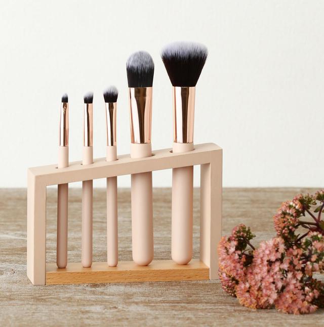 メイクブラシセット ナチュラル：3,800円（税込）
