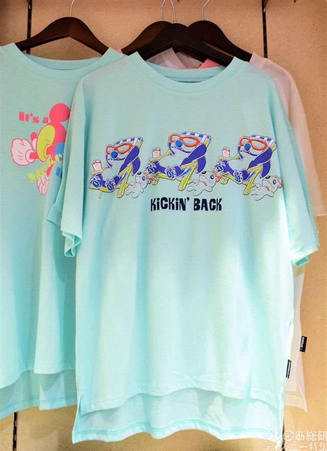 ミントグリーンのTシャツをデザイン違いでおそろいに