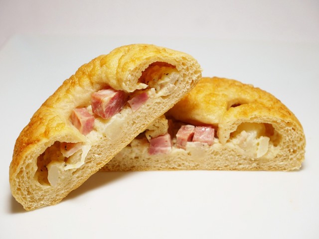 「ブランのジャーマンポテトパン」ナチュラルローソン