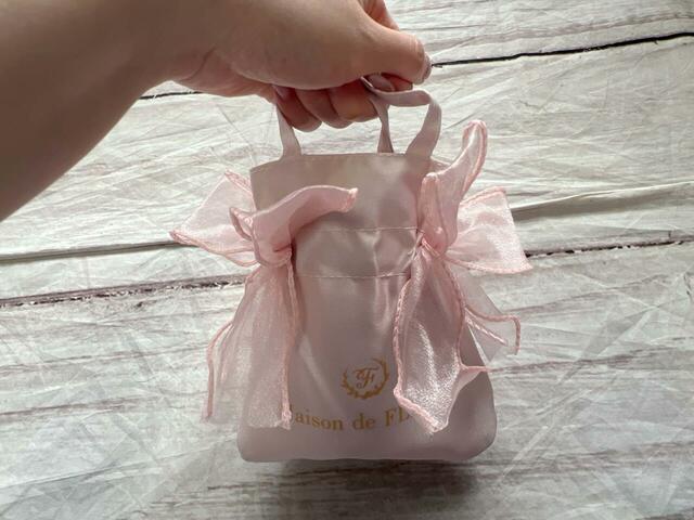 折りたたんだショッピングバッグはミニミニトートバッグに収納可能！