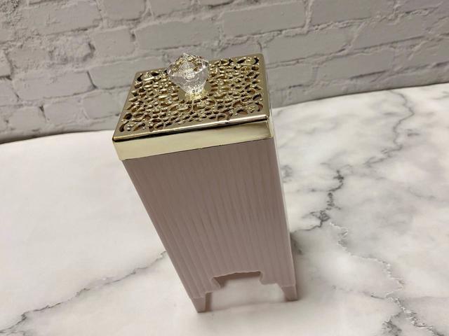 『THREEPPY（スリーピー）』ゴールドの蓋とクリスタルの取っ手がかわいい