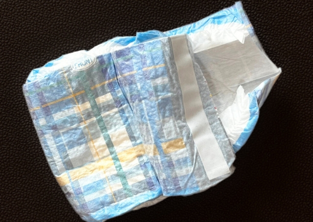 【ユニ・チャーム　マナーウェア】テープは何度でも簡単に貼り直しできる