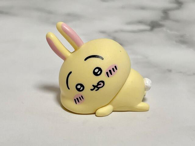 【ちいかわ：インテリアミニフィギュア4】いつもわんぱくなうさぎ。お腹が減っているように見えますね？