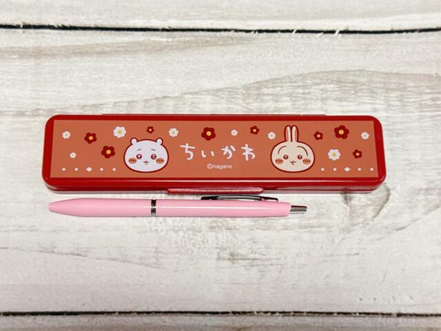 『ちいかわ』×100円ショップ新作グッズ第8弾「ちいかわ ペンケース」サイズ：（約）幅18.5×高さ1.6×奥行き4cm